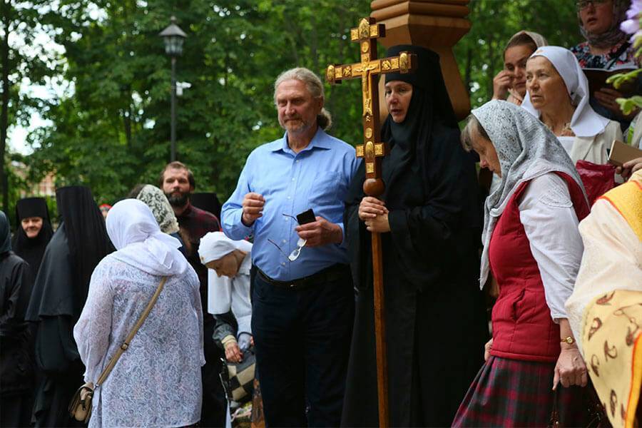 крестный ход в монастыре