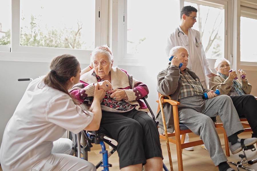 забота о престарелых