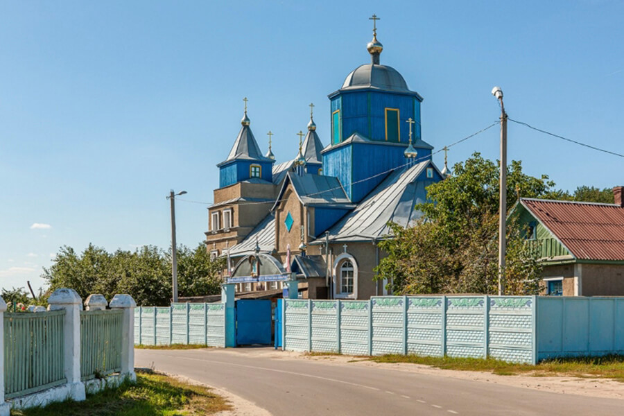 храм голубого цвета