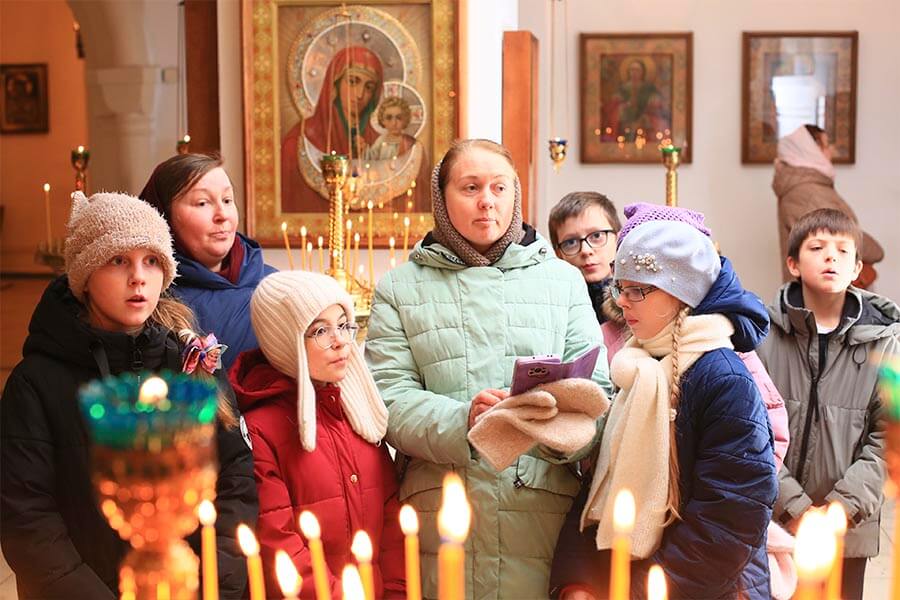 дети в храме