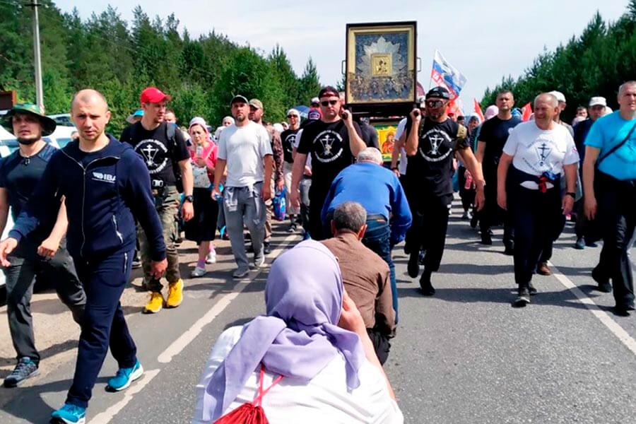 крестный ход с иконой