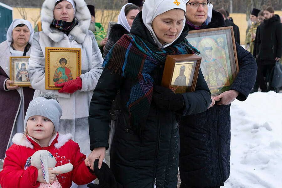 сестра милосердия с дочкой