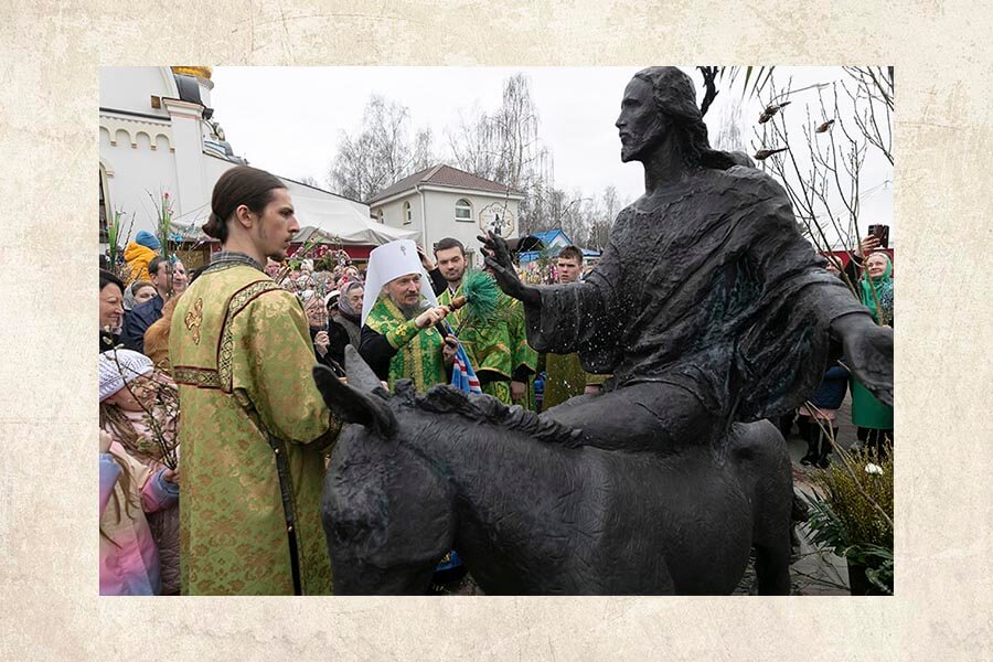 освящение скульптуры митрополитом