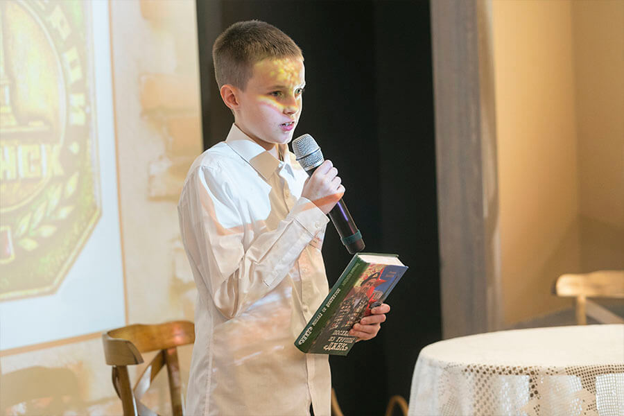 школьник на чтениях