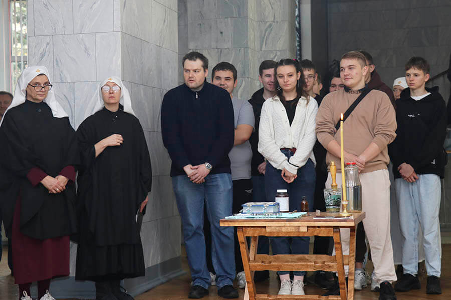 стеденческий молебен