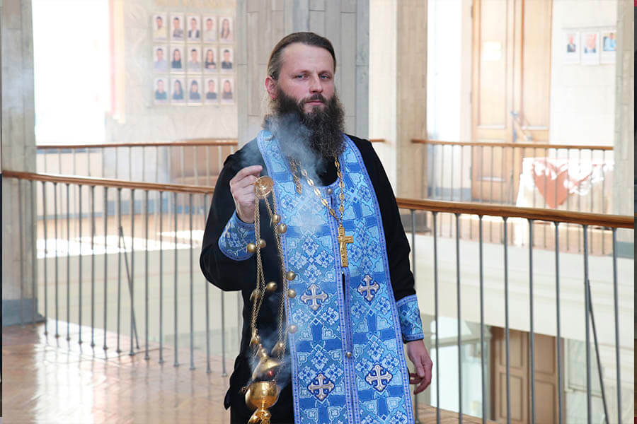 священник свято-елисаветинского монастыря