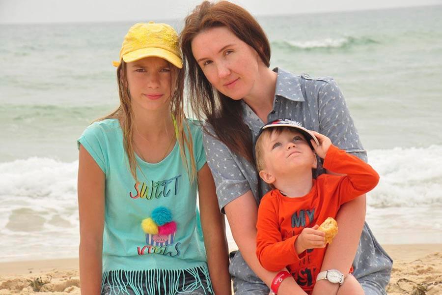 с детьми на море