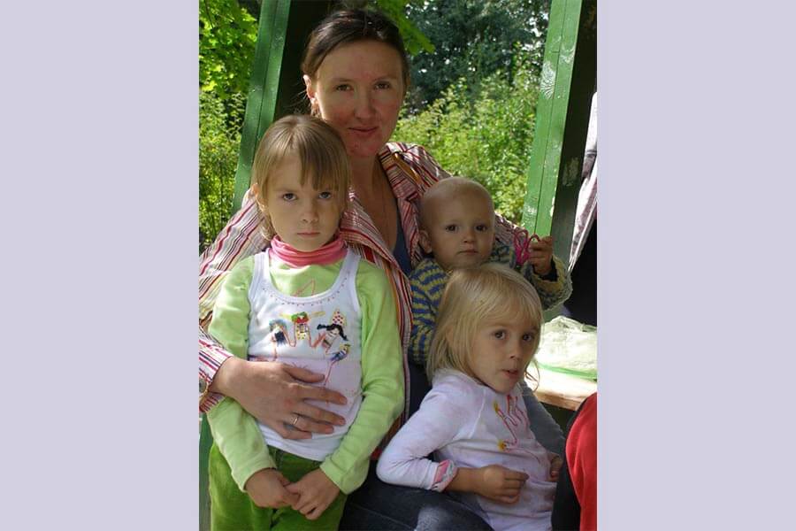 мама с маленькими детьми