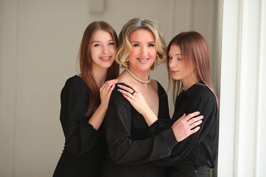 мама с красавицами дочерьми