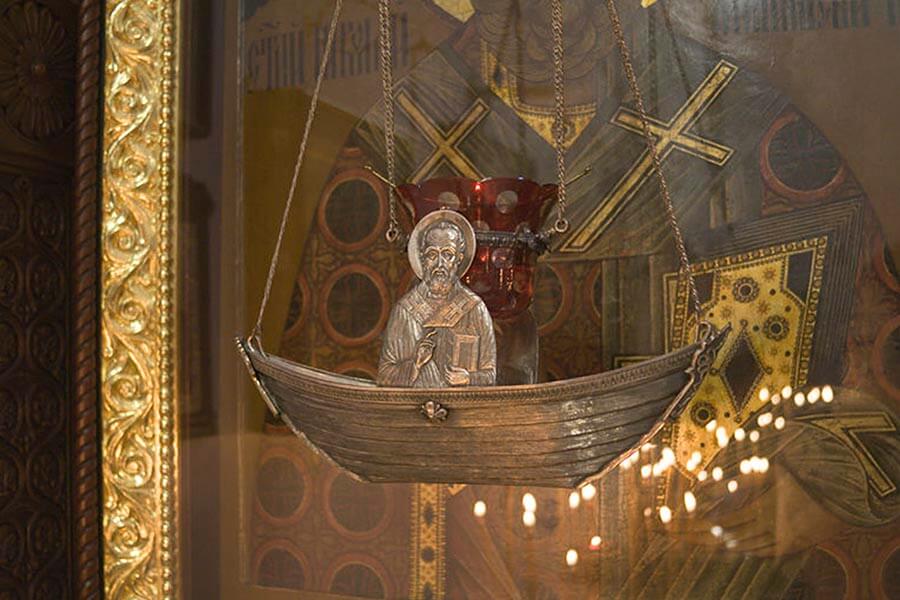 Перед образом святителя Николая 