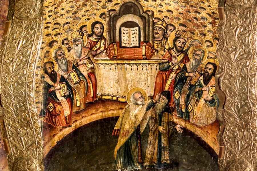 Святитель Николай заушает Ария 