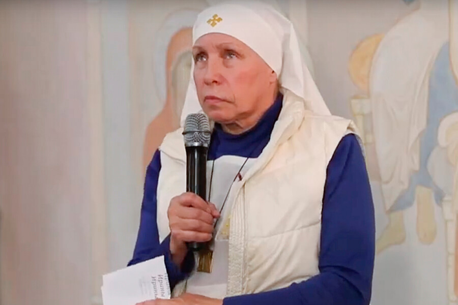 Старшая сестра Зинаида Лобосова 
