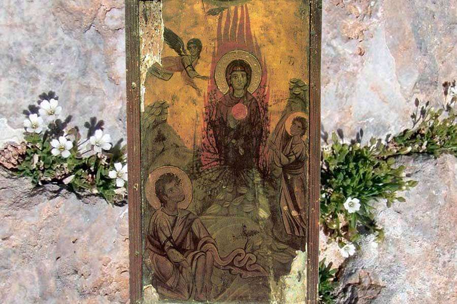 Старинная икона Божией Матери 