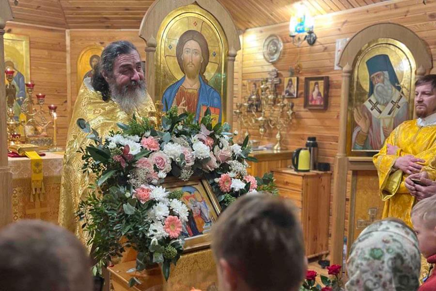 священник свято-елисаветинского монастыря