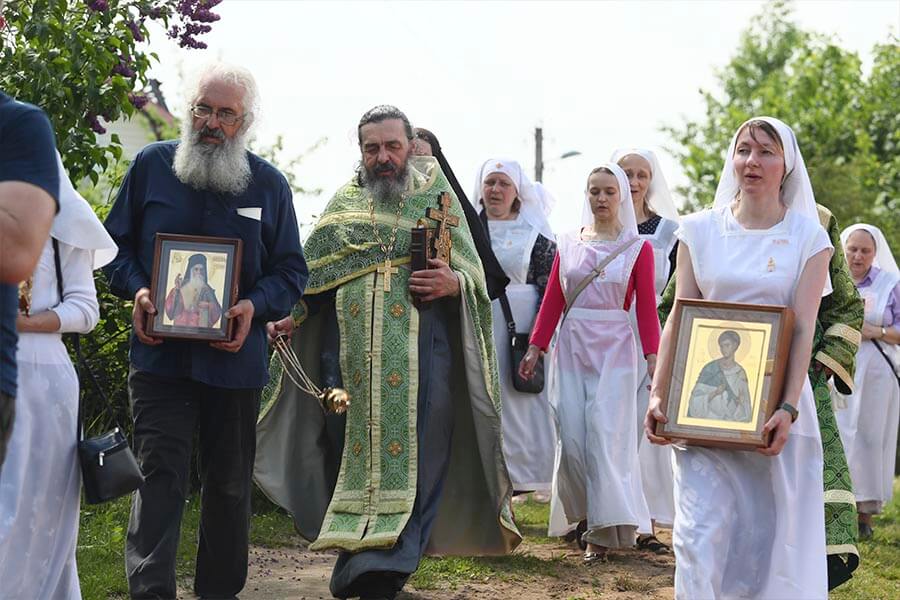 сестры милосердия на крестном ходе