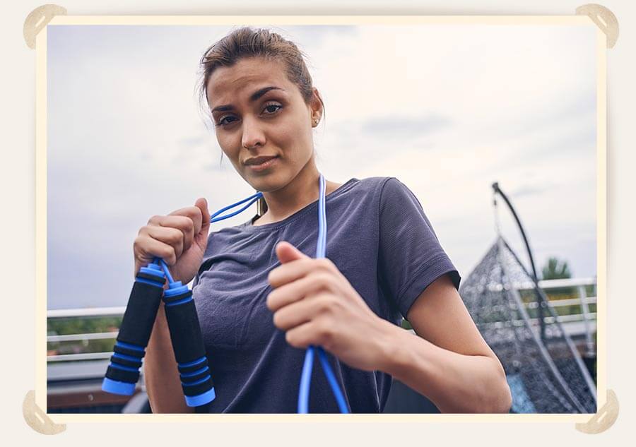 девушка со скакалкой