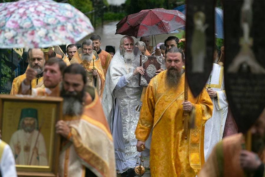 крестный ход в монастыре