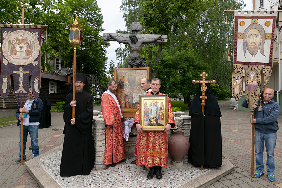 начало крестного хода