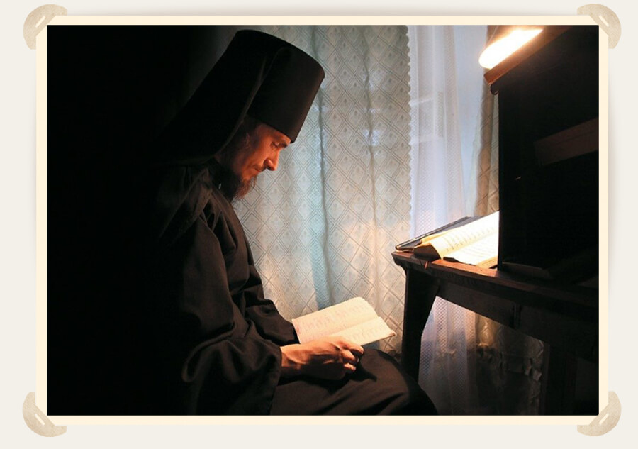 монах