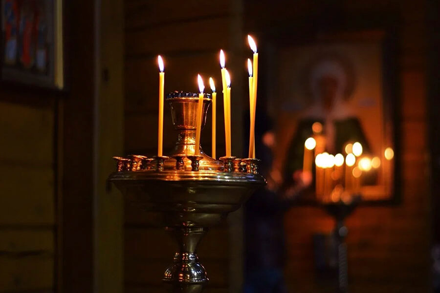свечи в храме