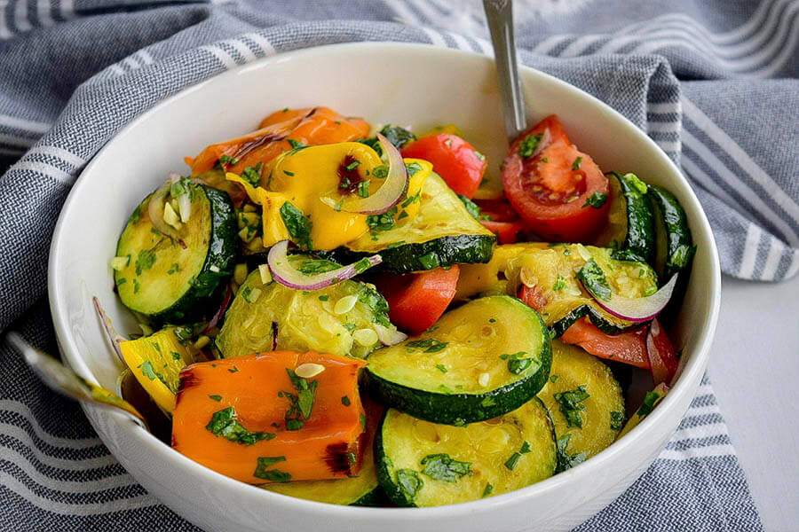 Горячий салат из кабачков