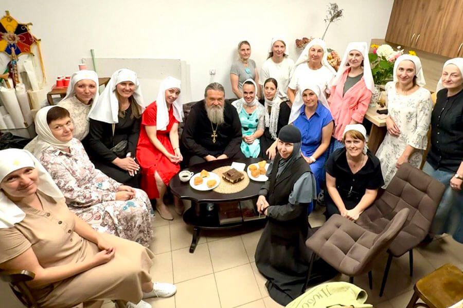 сестры вместе с отцом андреем лемешонком