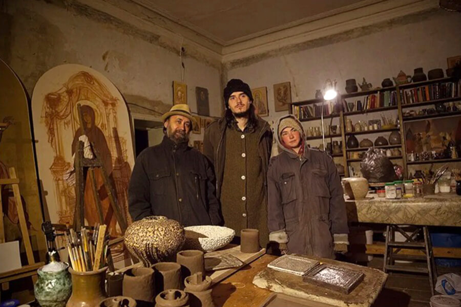 в иконописной мастерской