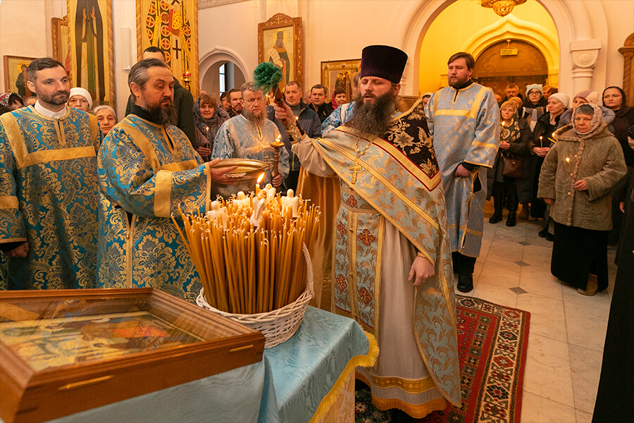 священник свято-елисаветинского монастыря