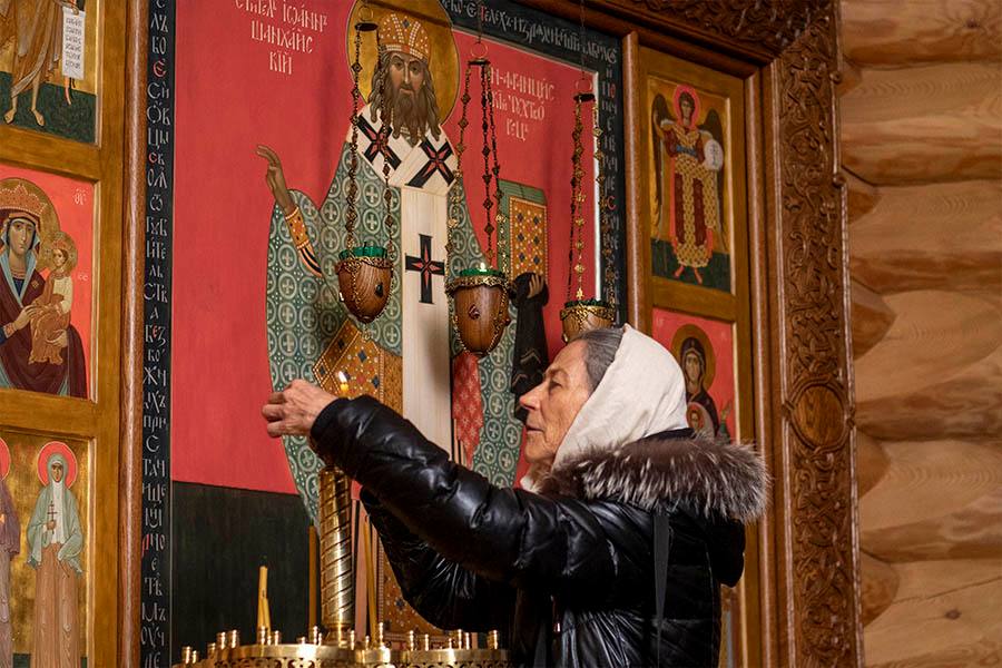 у иконы святого иоанна шанхайского