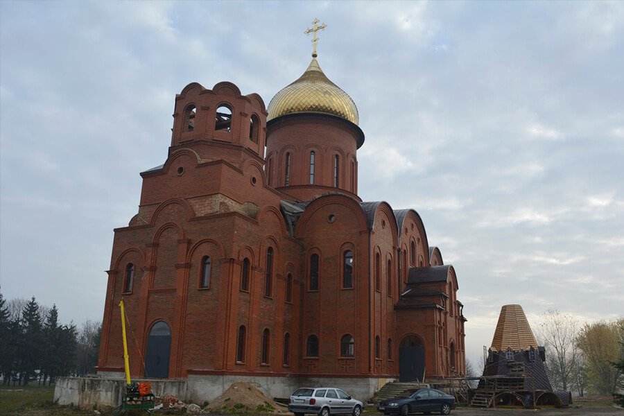 храм