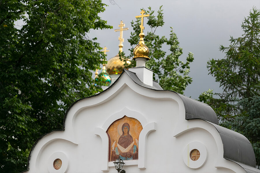 вход в монастырь