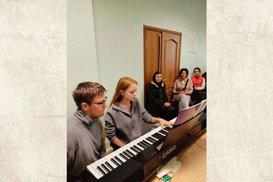 игра на музыкальном инструменте