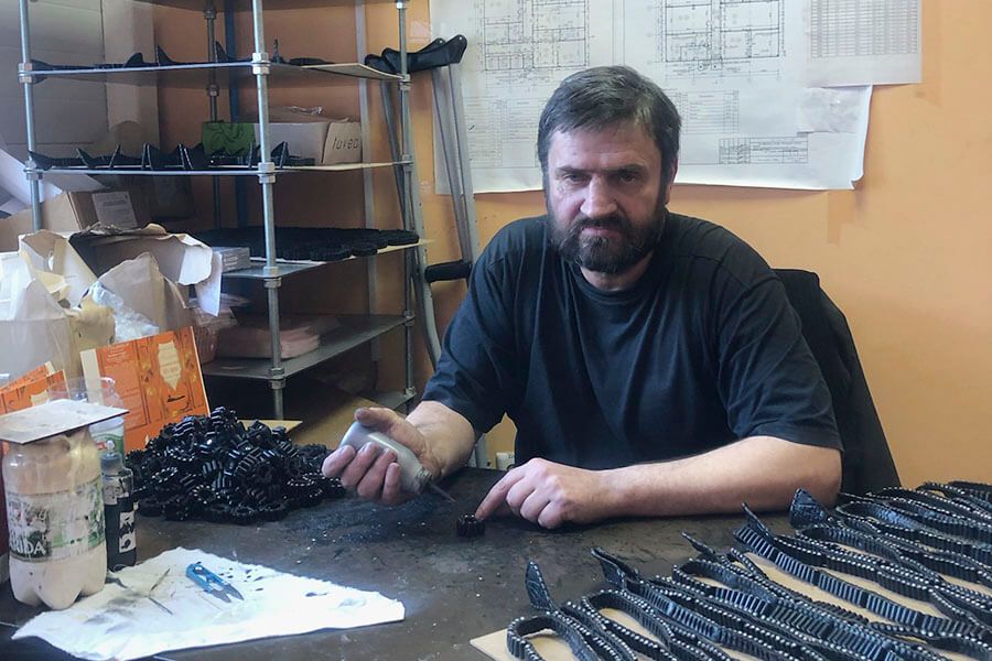подворский брат на послушании