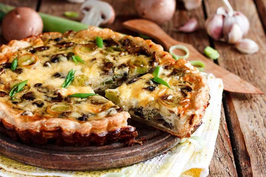 Пирог-жульен с курицей и грибами рецепт