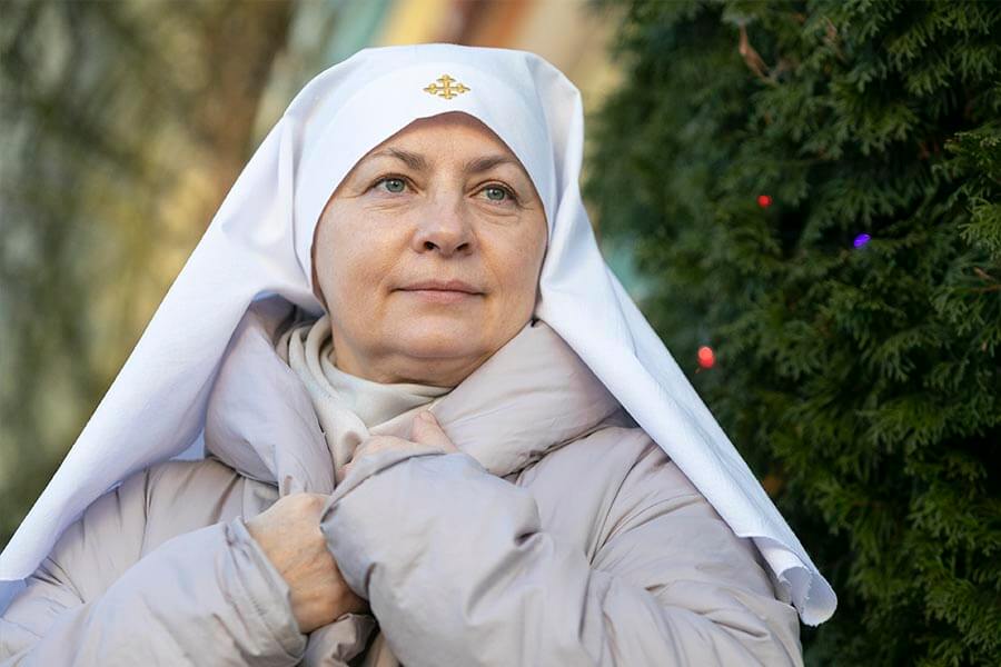 сестра в косынке