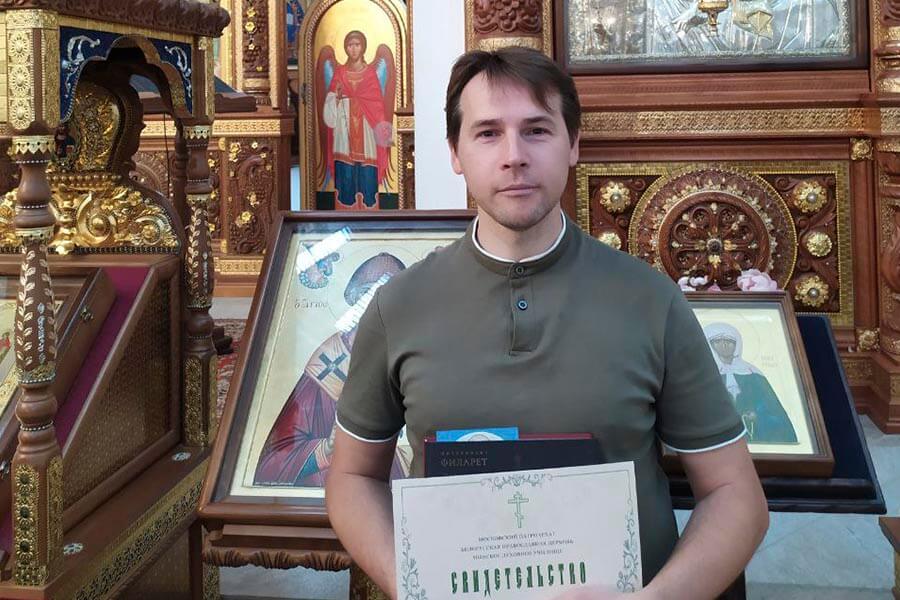 волонтер в храме
