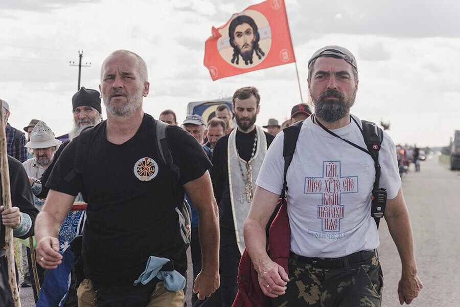 участники крестного хода