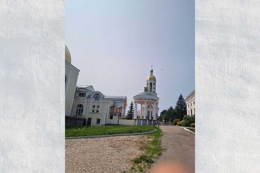 в монастыре