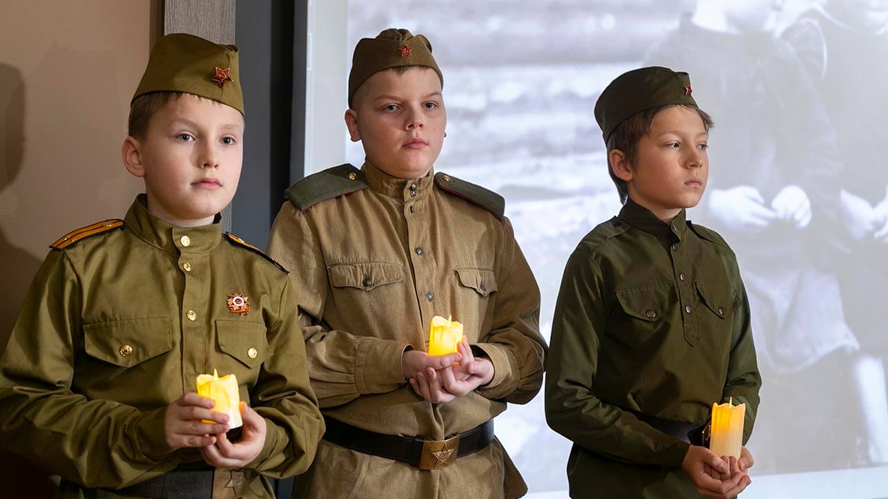 дети в военной форме