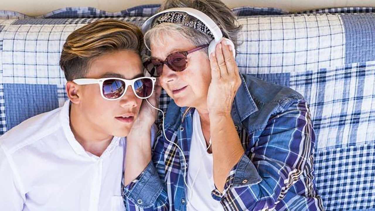 бабушка с внуком