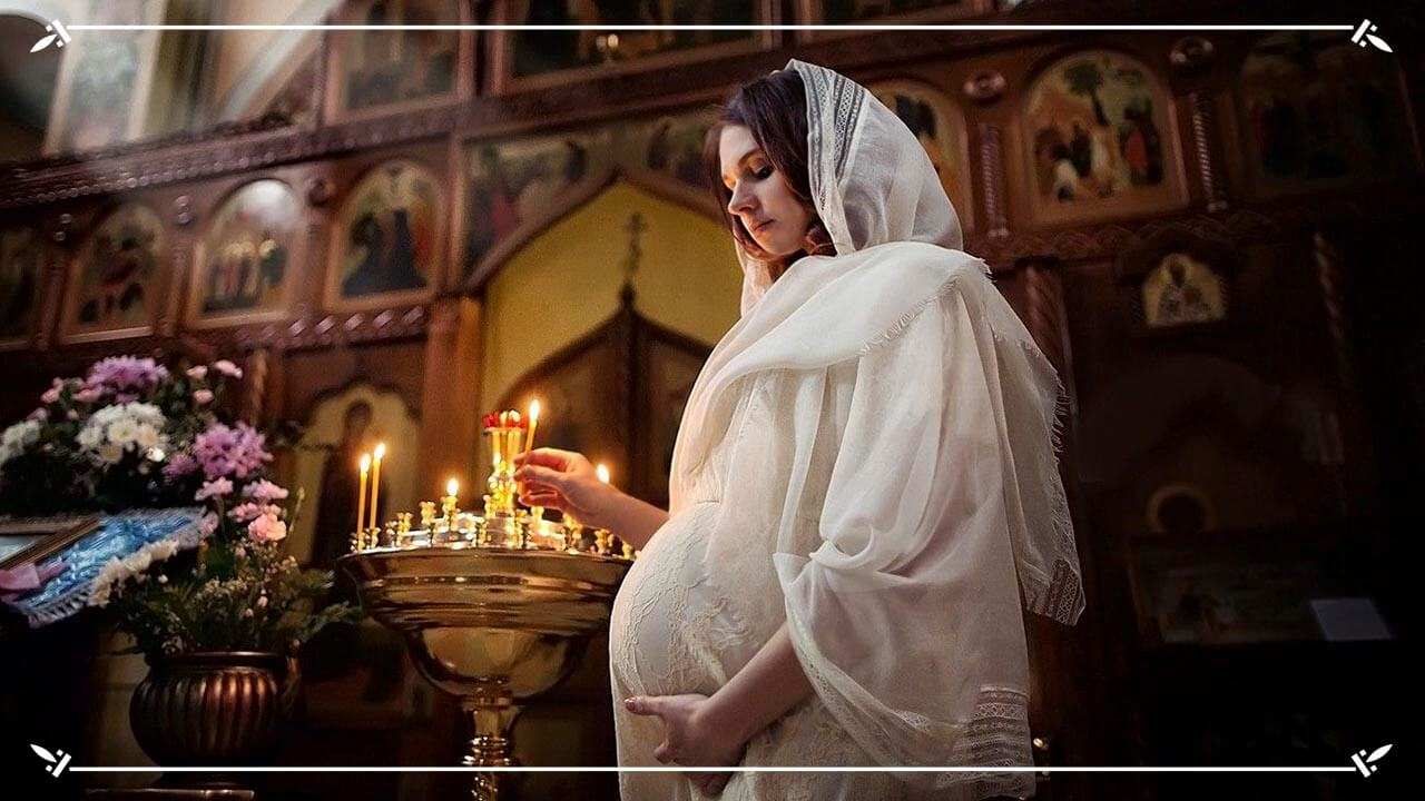 беременная женшина в храме