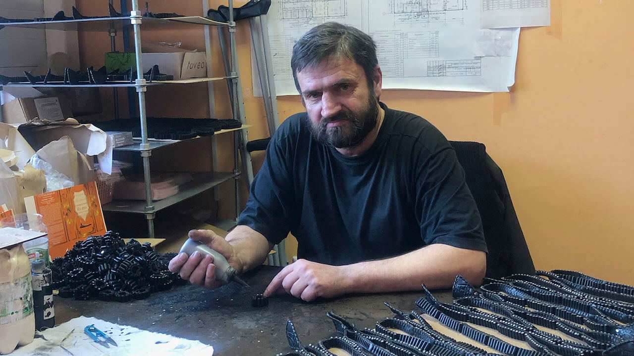 брат с монастырского подворья