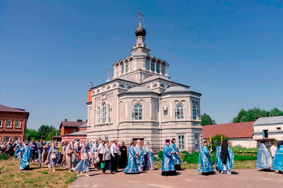 озрождающаяся Седмиозерная пустынь