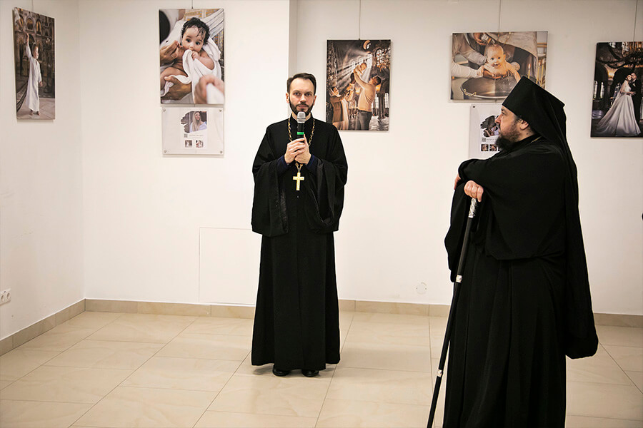 епископ на выступлении священника