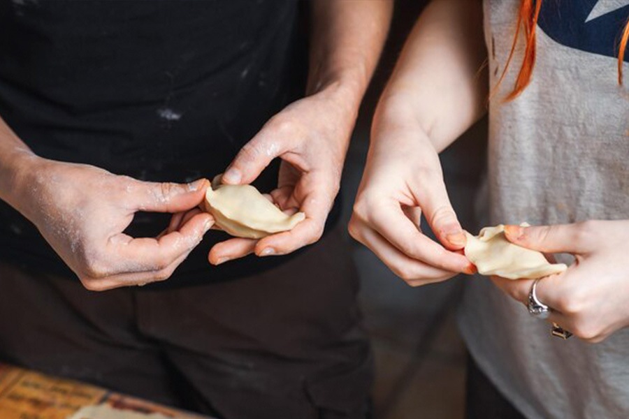 лепка пельменей