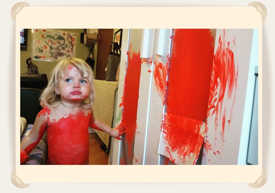 малыш в краске