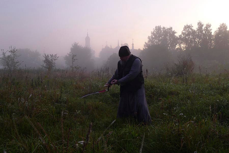 монах с косой