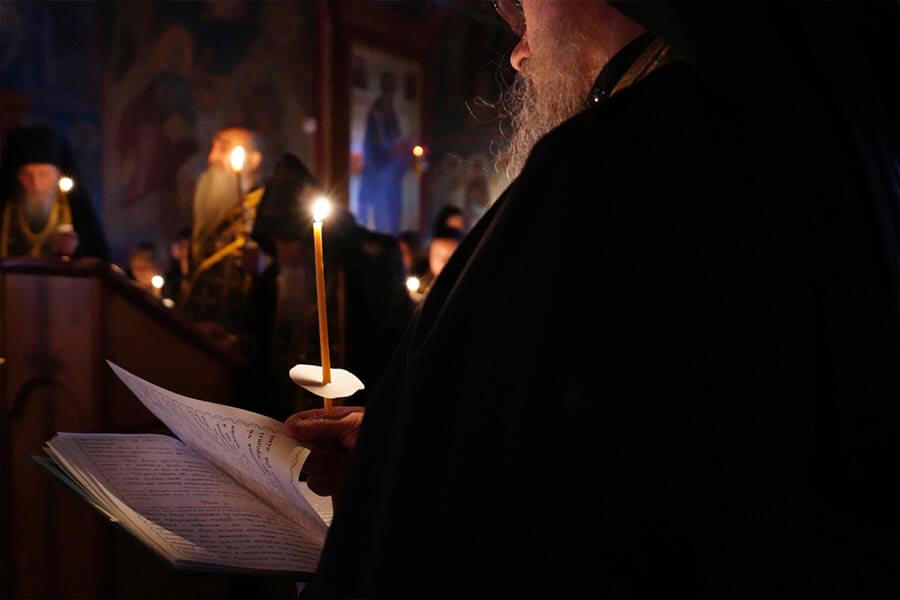 богослужение в Оптиной