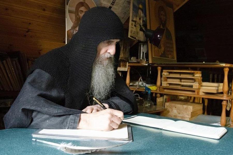 иеромонах роман за работой