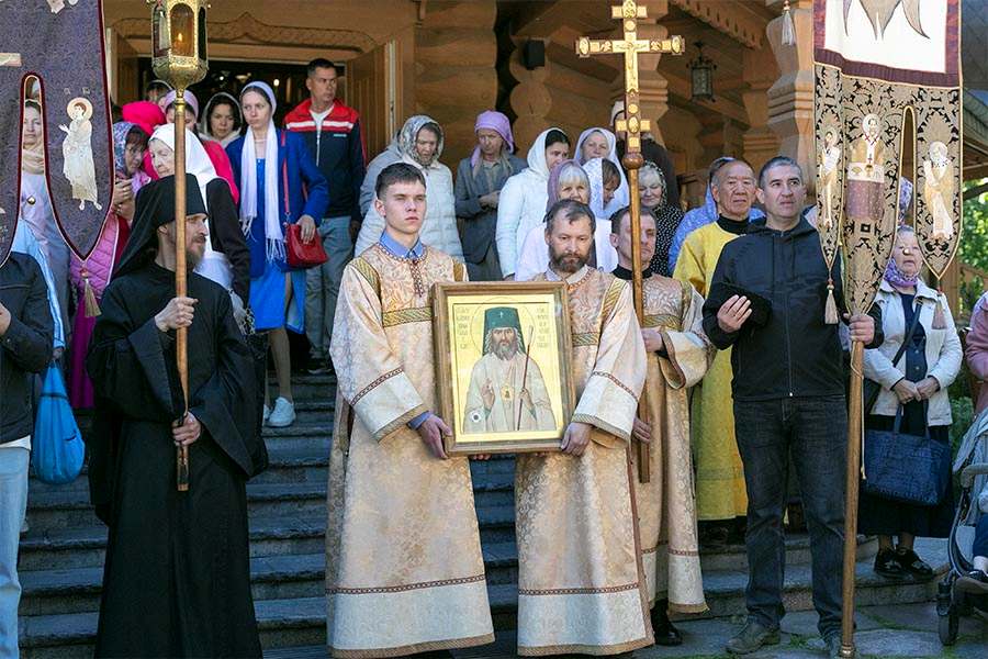 крестный ход на праздник иоанна шанхайского